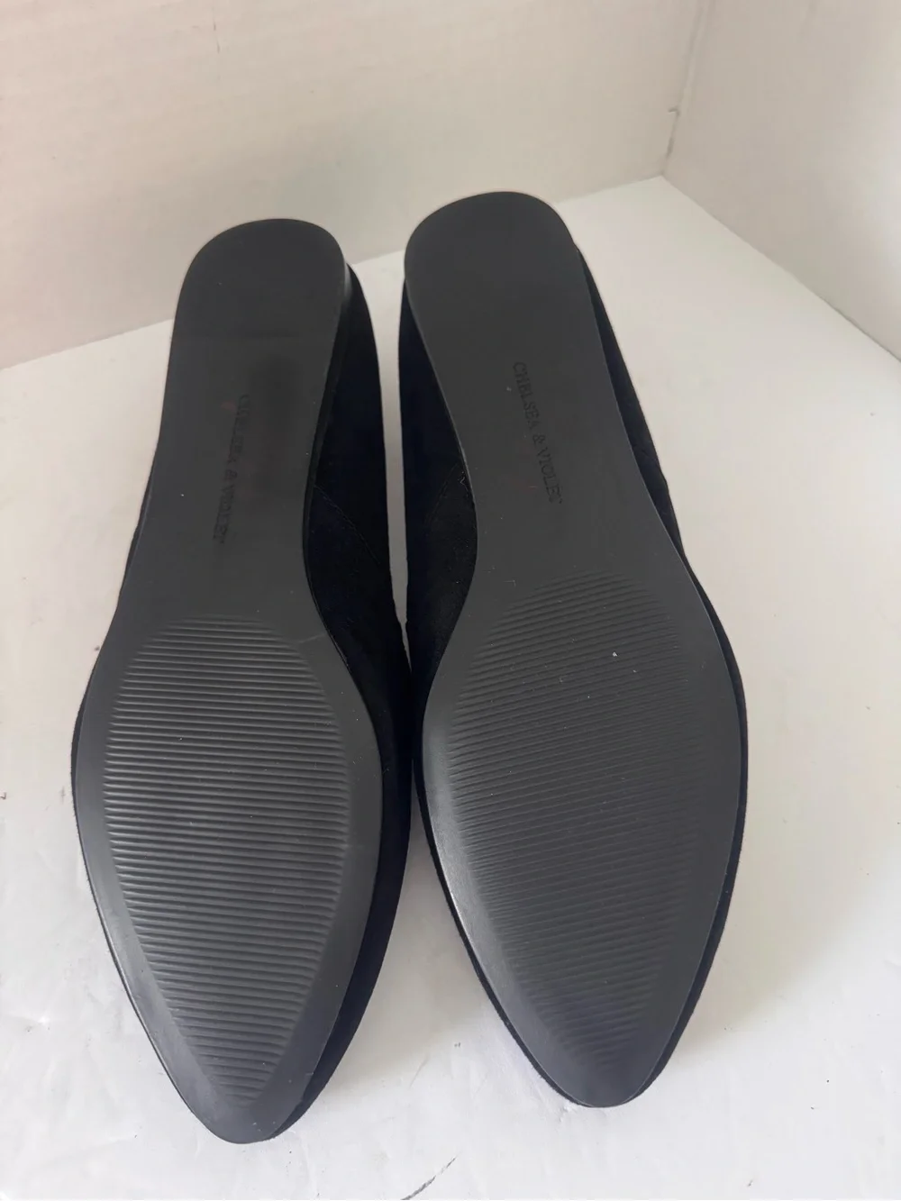 Chelsea & Violet Clara Black Suede Scalloped Loafer Flats Size 10M EUC